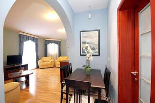 Апартаменты Apartments Plava Villa Свети-Стефан Стандартные апартаменты с боковым видом на море-6